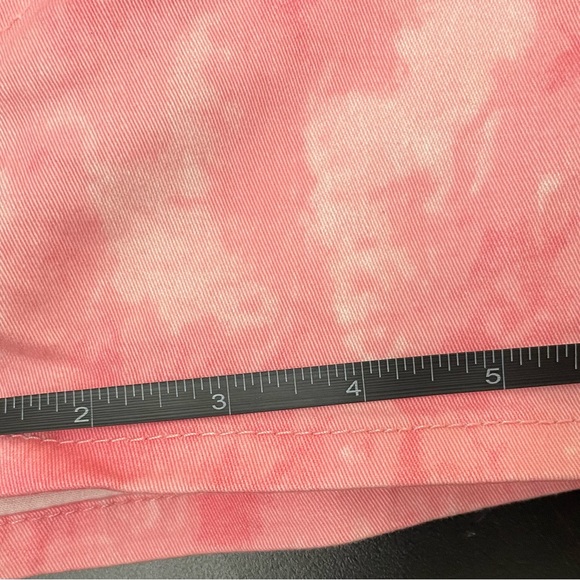2/$30 Levi’s pink jean shorts girls size 4 or size 5 NWT - Picture 9 of 13